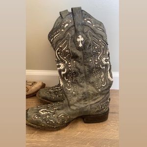 Corral boots